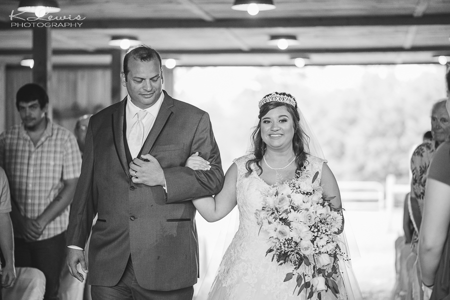 wedding photographer at Milton florida barn